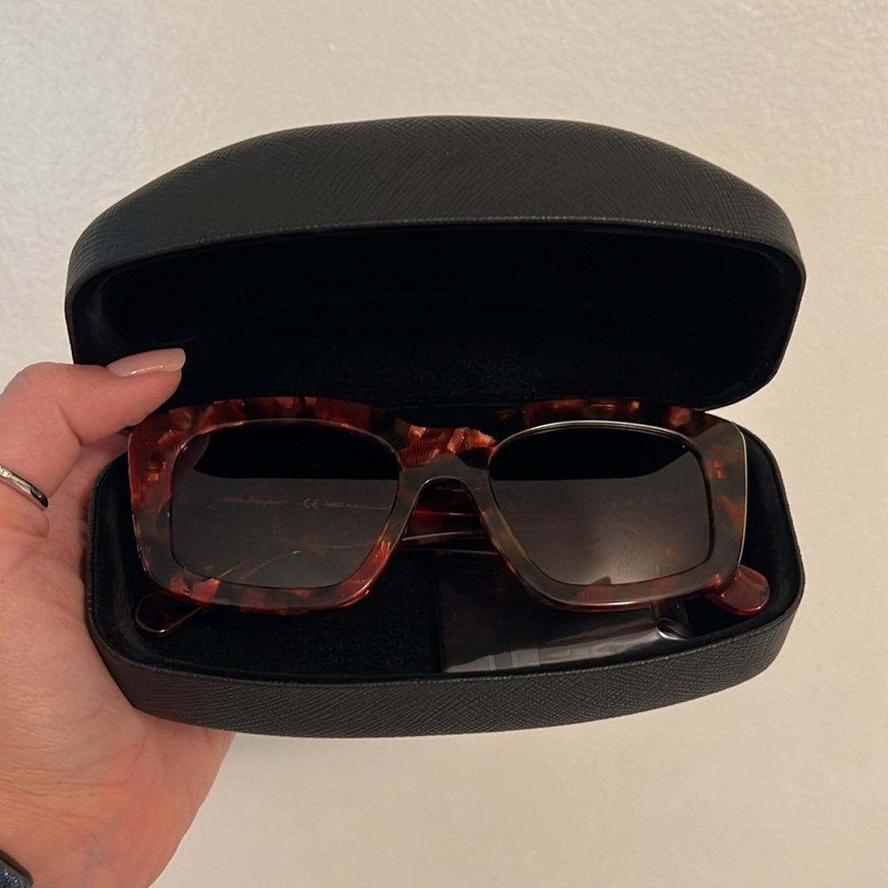 NEW Salvatore Ferragamo SF1024S 609 Red Havana Sunglasses w/Brown Gradient Lens - Picture 4 of 11